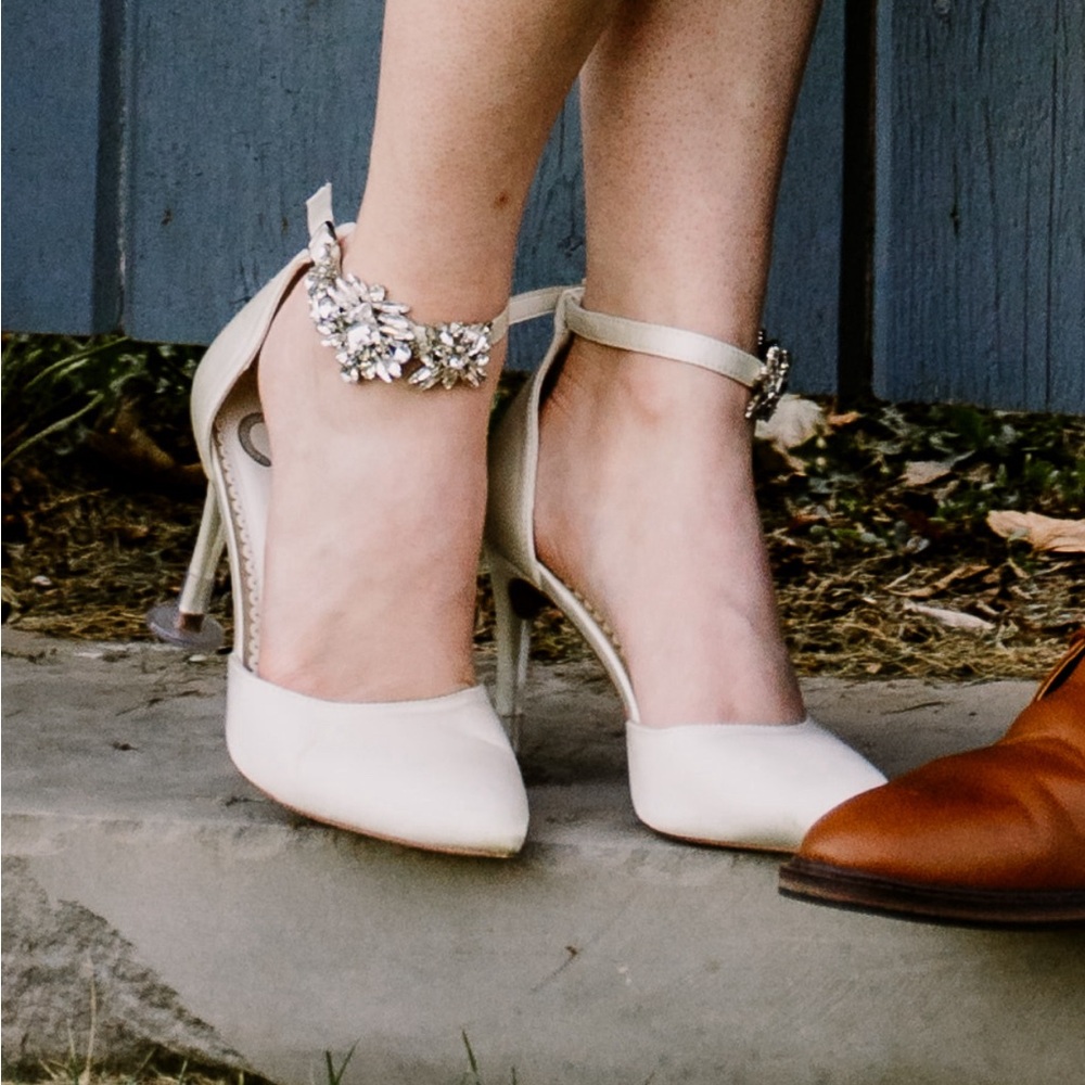 White Ivory Wedding Heels 8.5 - Journee Collection Loxley Pump - Picture 3 of 3